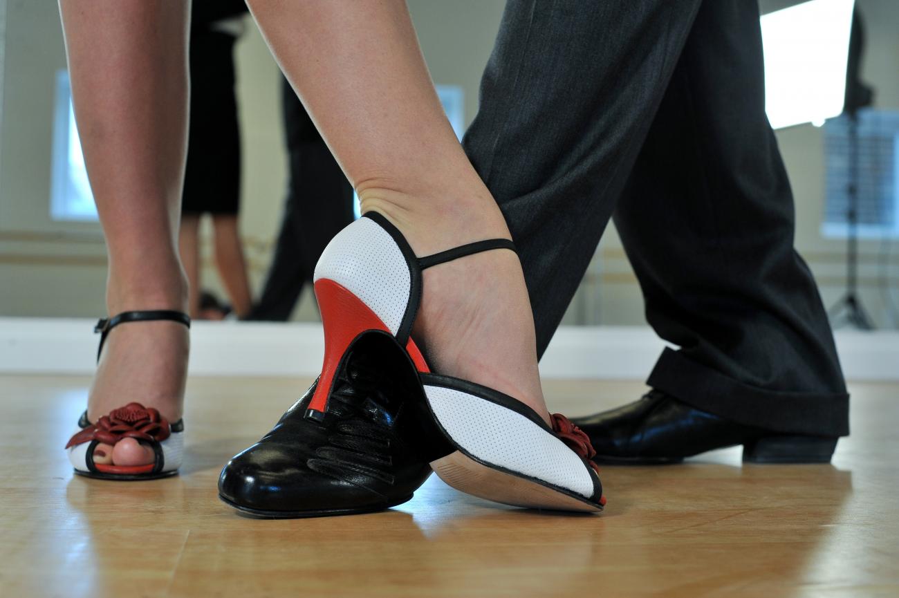 Sind Tanzschuhe notwendig oder geht es auch ohne? - Bild 1